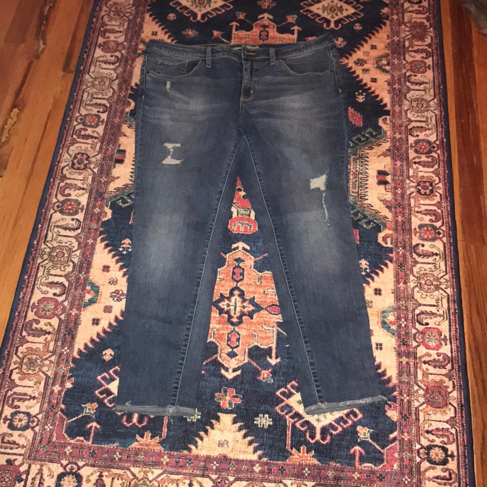 Distressed skinny Jean